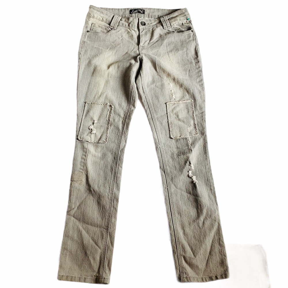 L E I Distressed Ashley Lowrise Patch Skinny Jeans